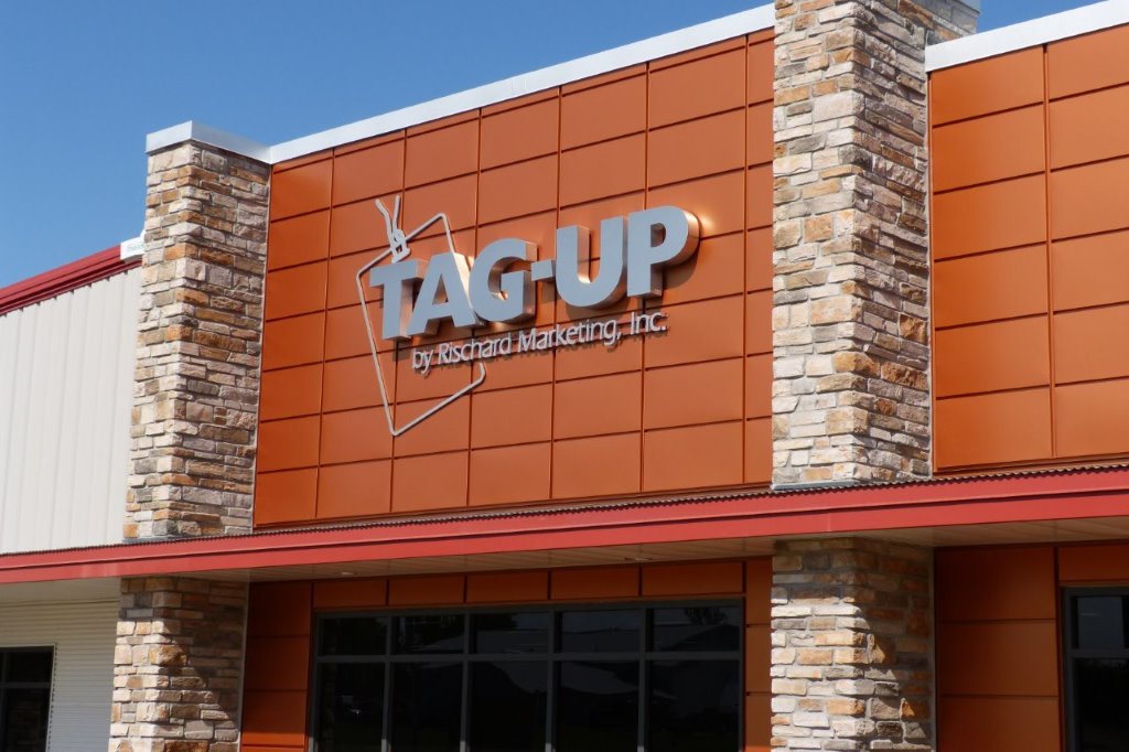 Tag Up Logo